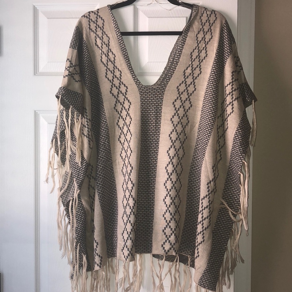 Mittoshop fringe poncho sweater- short sleeve